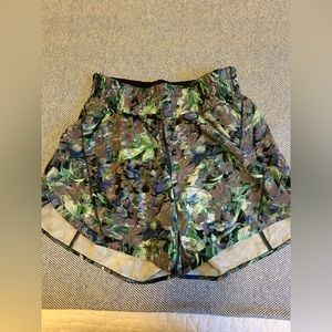 NWOT LuluLemon Hotty Hot Hi Rise Lined Short 4”